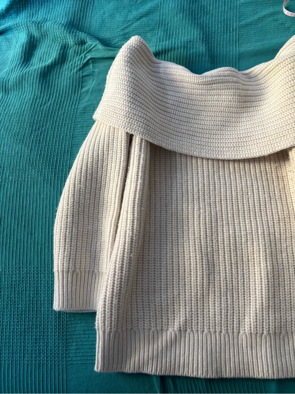 Aritzia - Wilfred Off-the-Shoulder Foldover merino wool Sweater — Cream, LARGE - Picture 11 of 16